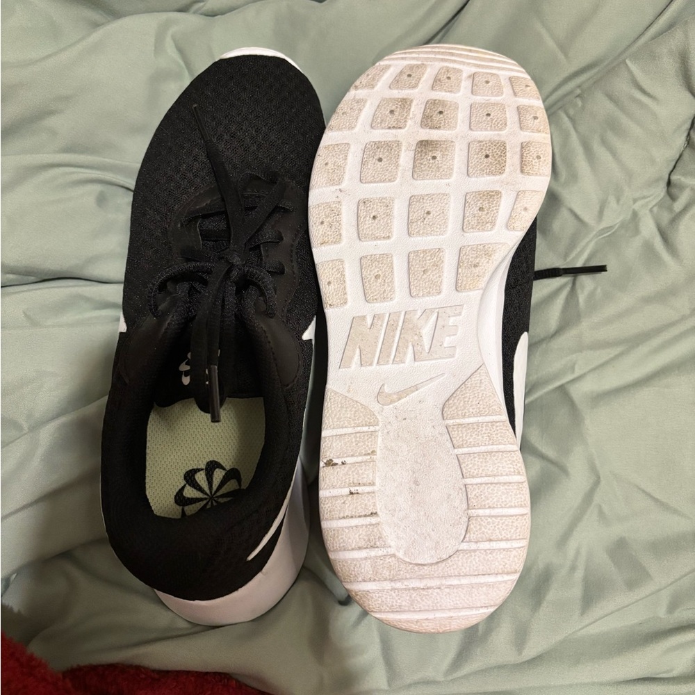 Nike Women’s tennis shoes